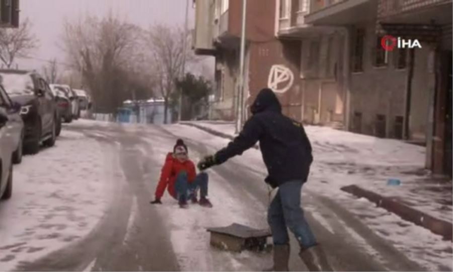 Sultangazi’de vatandaşlar karın tadını çıkardı