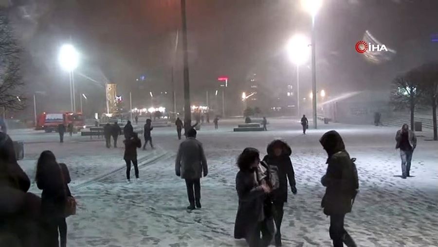 Taksim’de kar manzaraları