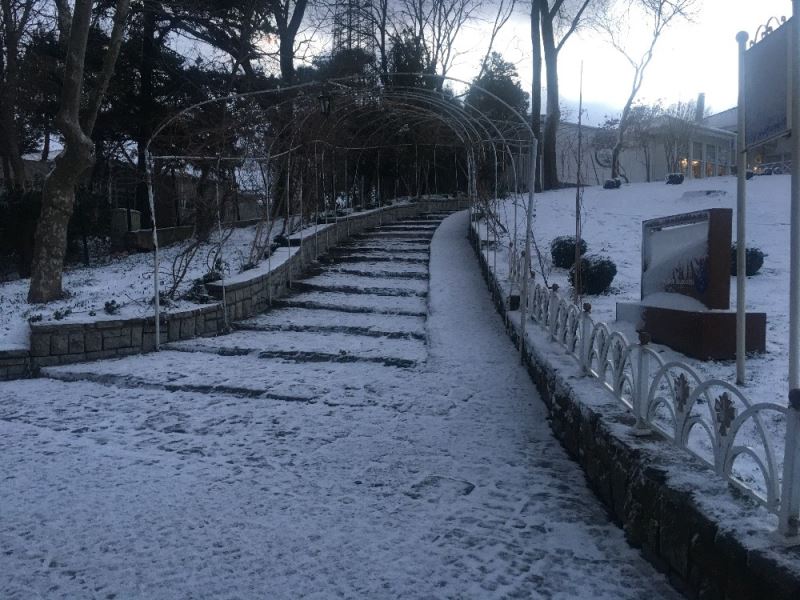 İstanbullular, kar manzaralarına uyandı
