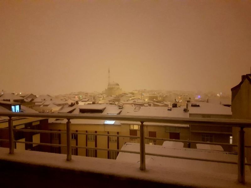 İstanbul kent geneli beyaza büründü
