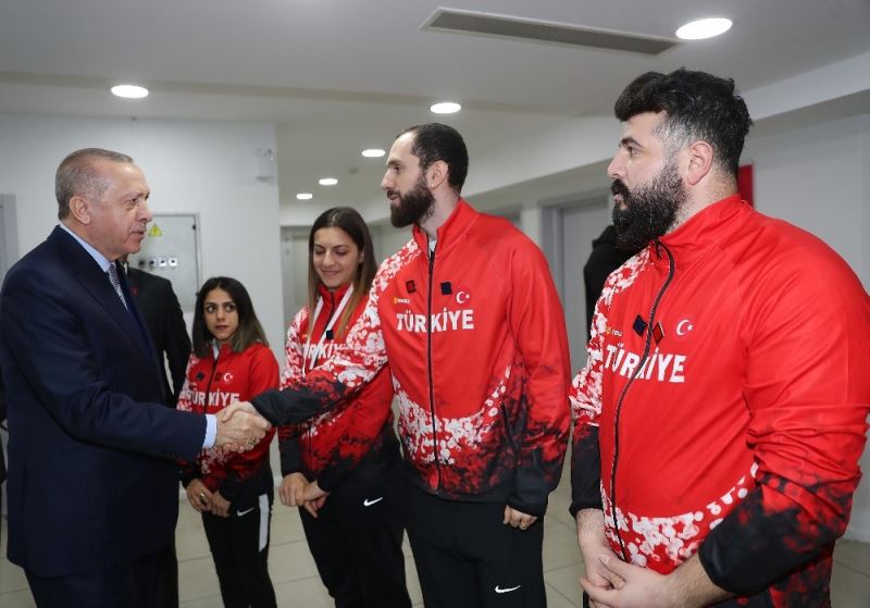 Cumhurbaşkanı Erdoğan, Burhan Felek Atletizm Pisti’nin açılışını yaptı
