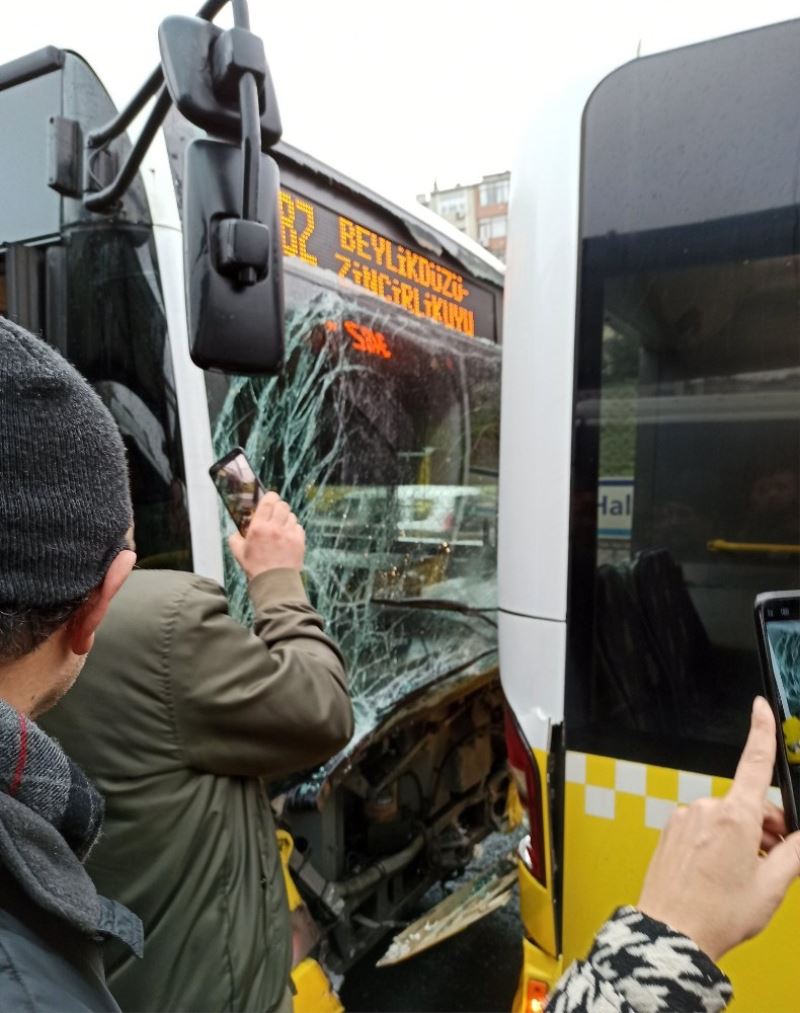 Haliç köprüsünde metrobüs kazası
