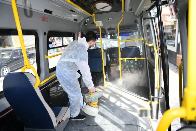 Esenyurt’ta toplu taşıma araçları virüslere karşı ilaçlanıyor
