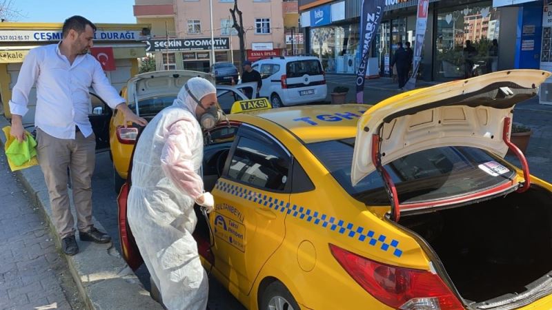 İstanbul’daki taksilerde korona virüse karşı dezenfekte çalışması
