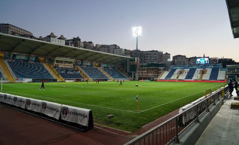 Kasımpaşa - Göztepe maçı seyircisiz oynandı
