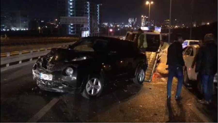 Sefaköy’de meydana gelen zincirleme kazada 3 kişi yaralandı