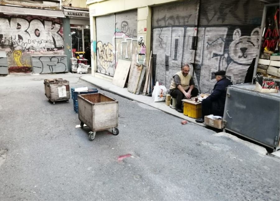 Korona virüs nedeniyle İstanbul’un caddeleri boş kaldı