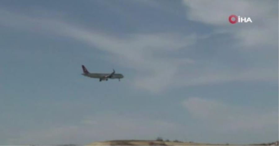 Avrupa’dan gelen yolcuları taşıyan 2’inci uçak İstanbul’a indi