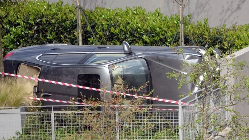 Sarıyer’de lüks otomobil 15 metreden uçtu: 2 yaralı