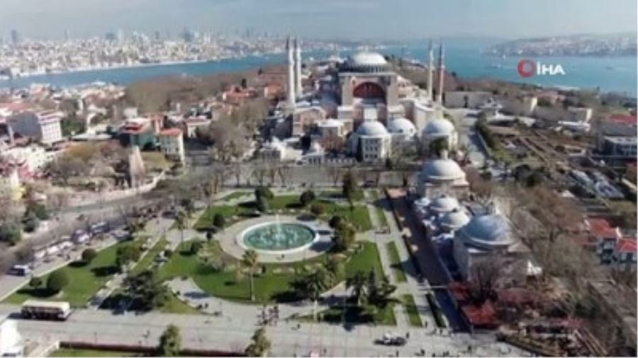 İstanbul’un sahilleri ve meydanları boş kaldı