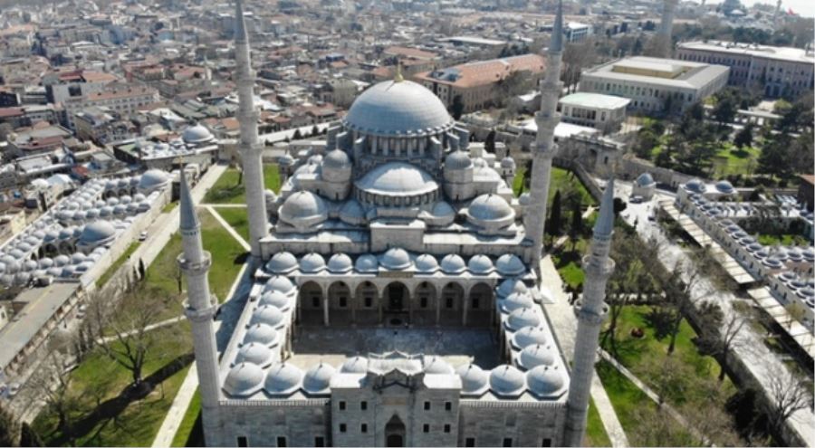 Korona virüsü nedeniyle camiler kandilde boş kaldı