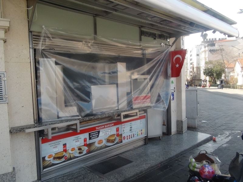 (ÖZEL) Taksim’de restoran ve lokanta esnafı kepenk kapattı
