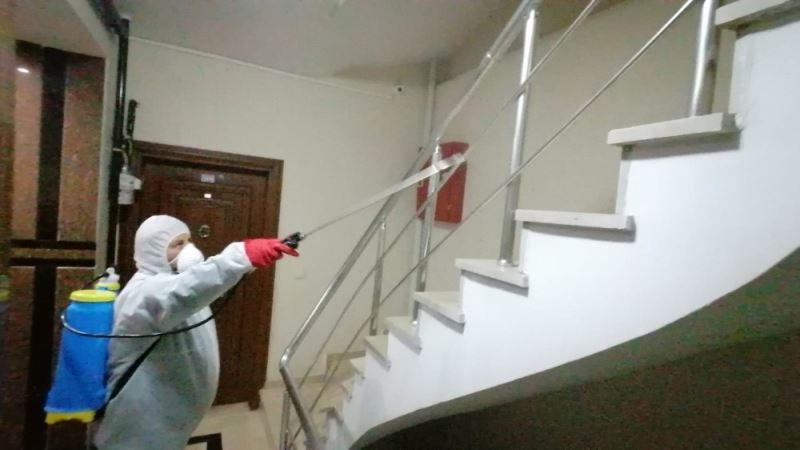 Eyüpsultan’daki apartmanlar tek tek dezenfekte edildi

