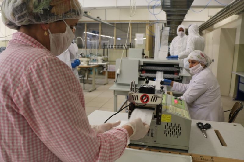 Bu lisede günlük 5 bin maske üretiliyor
