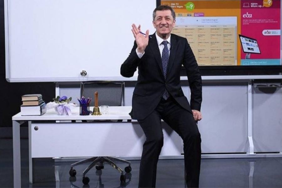 Öğrenciler için ders zili evde çaldı