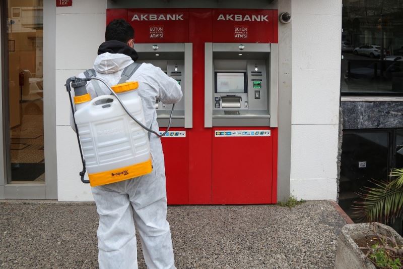 Maltepe’de ATM’ler ve otobüs durakları ilaçlandı