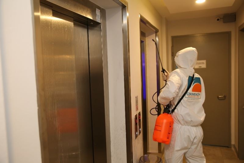 Çekmeköy’de korona virüse karşı asansörler dezenfekte ediliyor
