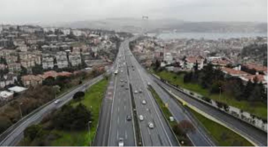 İstanbul’da trafiğin en yoğun olduğu cuma güne yollar boş kaldı