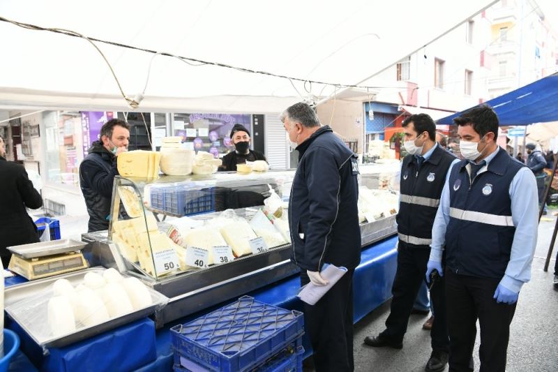 (Özel) İstanbul’da pazarlarda 3 metre kuralı uygulaması başladı