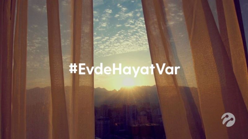 Sanatçılardan #EvdeHayatVar çağrısına destek
