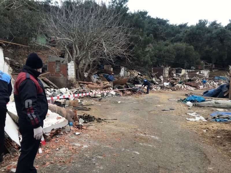 Burgazada’da ahırların yıkımından sonra atlar gemiler ile Büyükada’ya götürüldü
