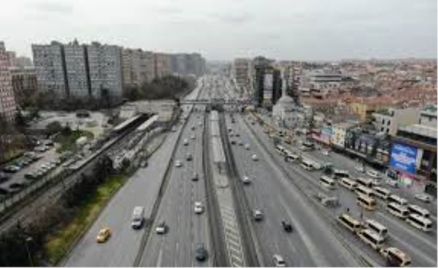 İstanbul’da trafiğin en yoğun olduğu cuma akşamı yollar boş kaldı