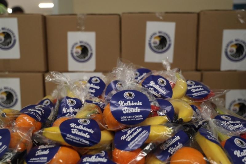 Kartal’da sağlık çalışanlarına çikolatalı ve meyveli jest