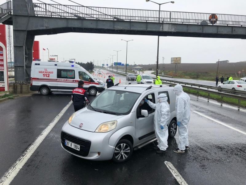 İstanbul genelinde polis ekipleri giriş ve çıkışlarda tek tek araçları denetledi
