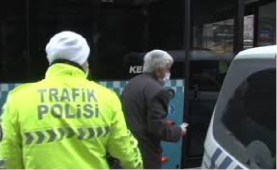 (Özel) İstanbul’da yaşlı adamın otobüs şoförleriyle imtihanı