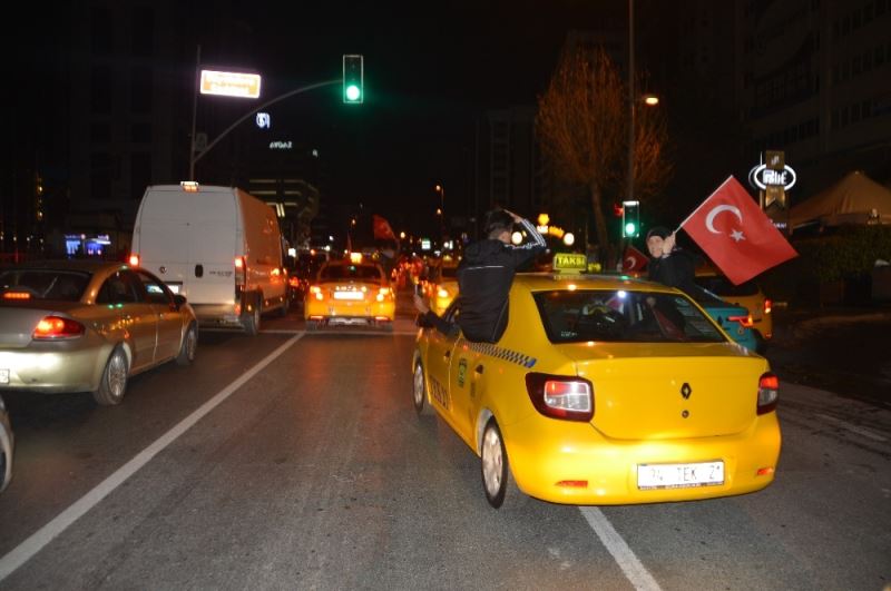 İstanbullu taksicilerden İdlib’e destek konvoyu
