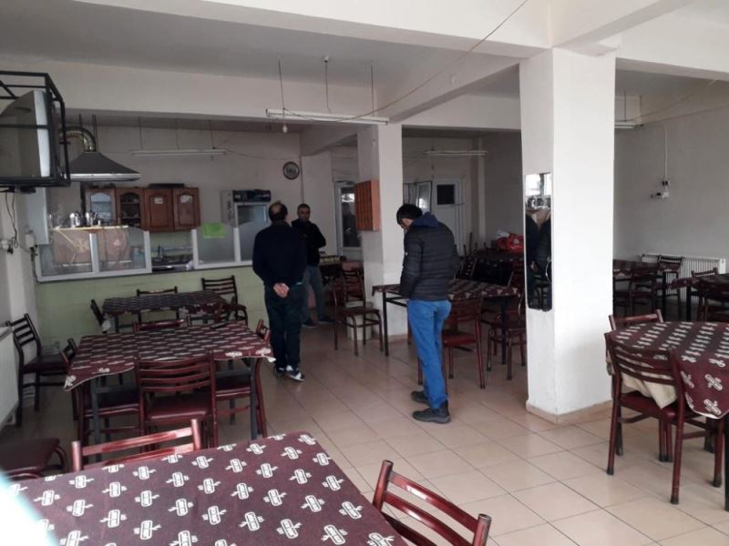 Polis kıraathaneleri bastı
