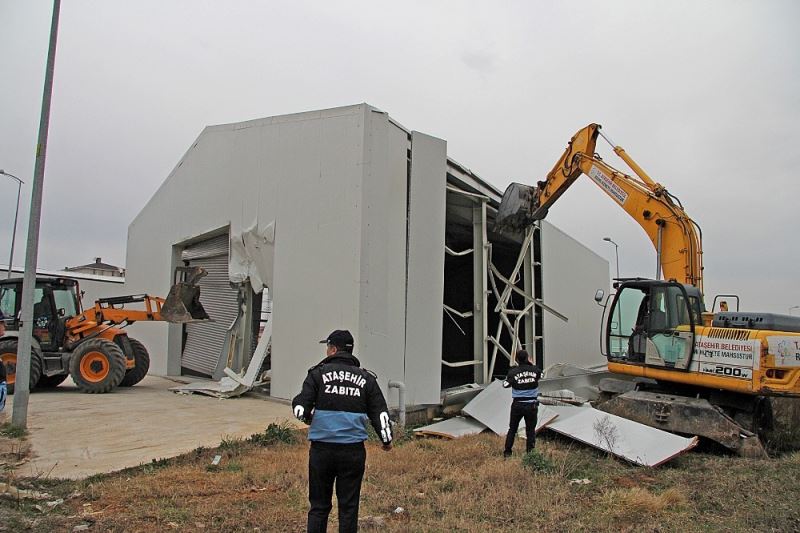 Ataşehir’de kaçak yapılarla mücadele sürüyor
