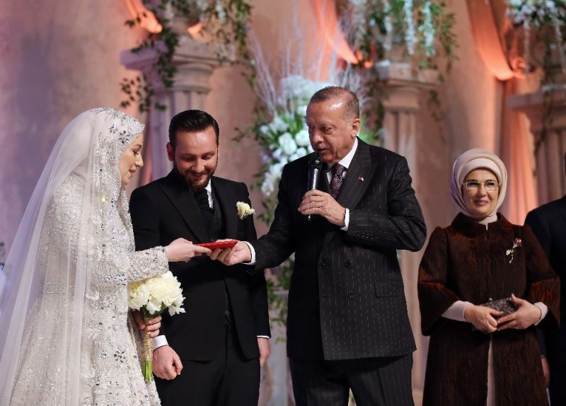 Cumhurbaşkanı Erdoğan, yeğeninin nikah şahitliğini yaptı
