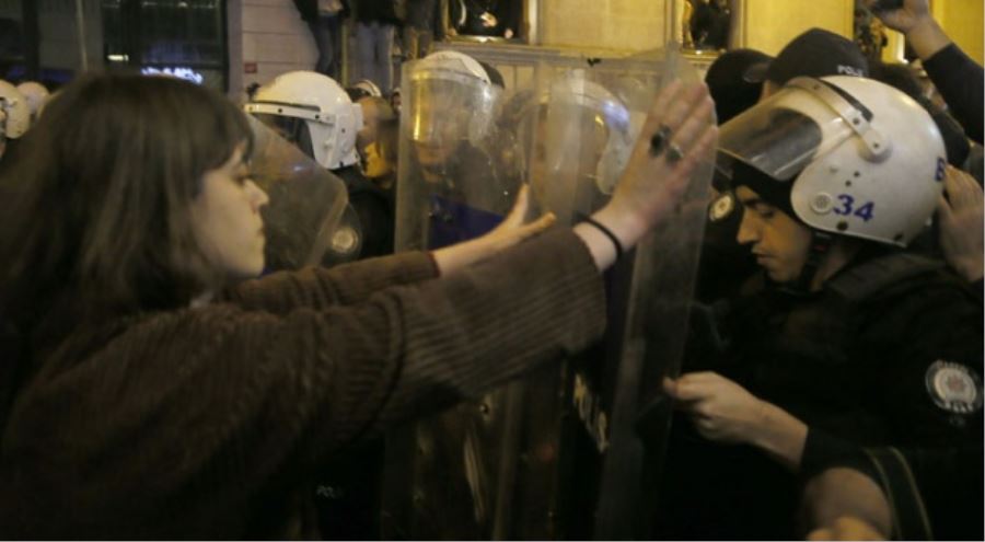 Taksim’de izinsiz gösteride 34 kişi gözaltına alındı