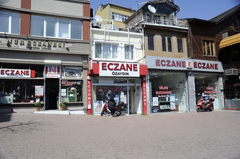 Eczanelerde ücretsiz maske dağıtımı başladı
