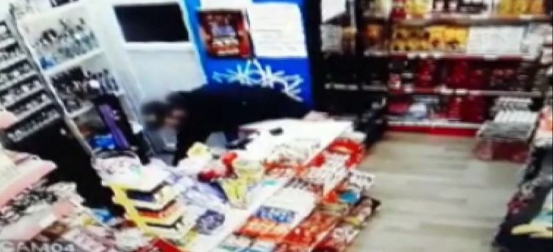 Ataşehir’de hastanede yatan hastanın telefonunu çalan şahıs kamerada
