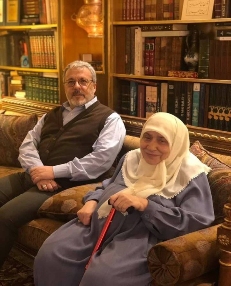 Prof. Mahmud Erol Kılıç’ın annesi korona virüs nedeniyle hayatını kaybetti
