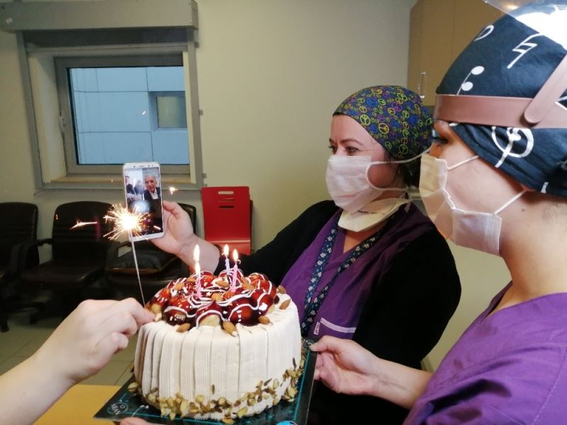 Korona virüs savaşçısı hemşireye doğum günü sürprizi
