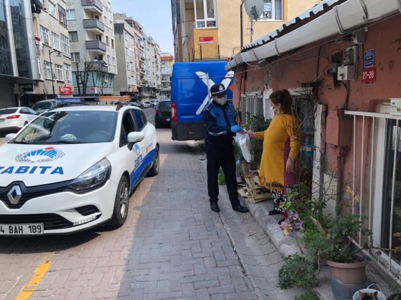 Vatandaşların yardım kolisi kapılarına kadar götürüldü
