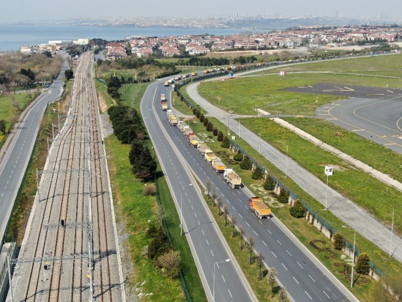Atatürk Havalimanı’nda çevresindeki kilometrelerce kamyon kuyruğu
