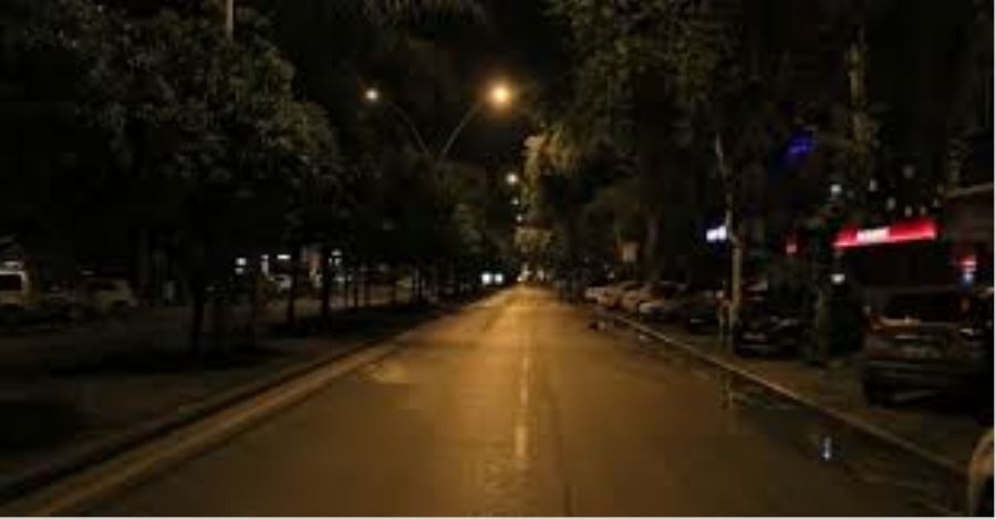 İstanbul’da akşam saatlerinde korona sessizliği