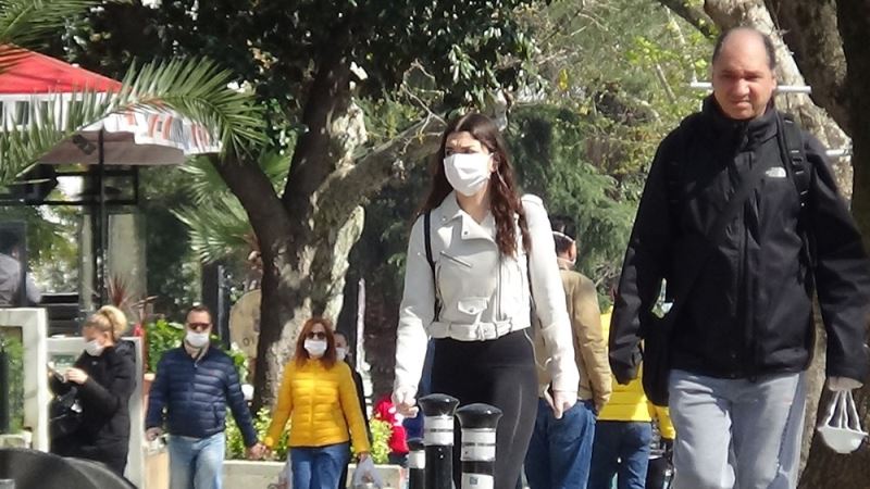 Bağdat Caddesi’nde insan kalabalığı pes dedirtti
