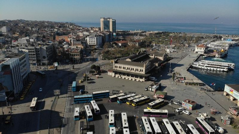 Sokağa çıkma yasağının sona ermesinin ardından Kadıköy Meydanı havadan görüntülendi
