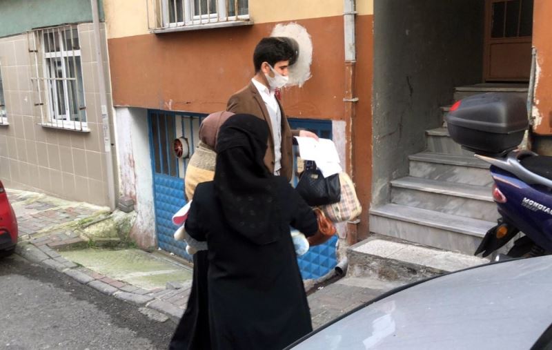 Yeni doğum yapmış anne ve çocuğunun yardımına polis koştu
