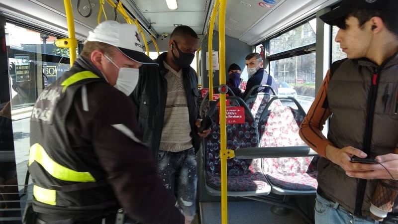 Beyoğlu’nda “Sosyal mesafe” denetlemesi
