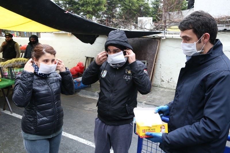 Zabıtadan pazarda maske ve eldiven denetimi
