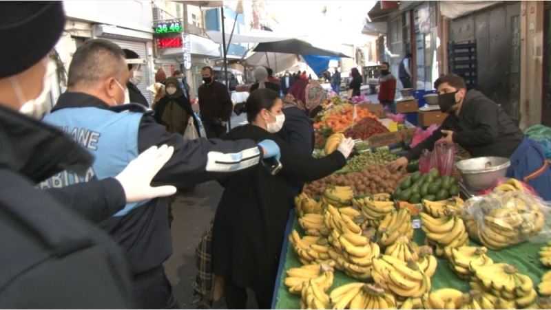 (Özel) İstanbul’da pazar denetiminde ilginç tepki: “Çürük koyuyorlar”
