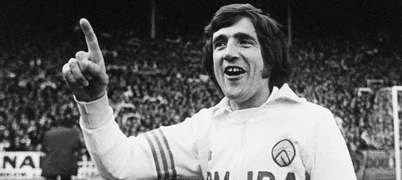Leeds United’ın efsanesi korona virüsten vefat etti
