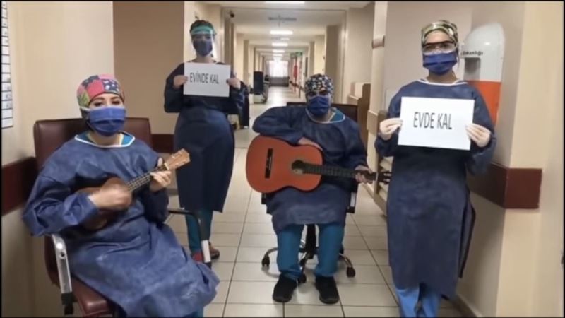 Beykoz Devlet Hastanesi çalışanlarından Harun Kolçak’ın şarkısıyla ’Evde Kal’ çağrısı
