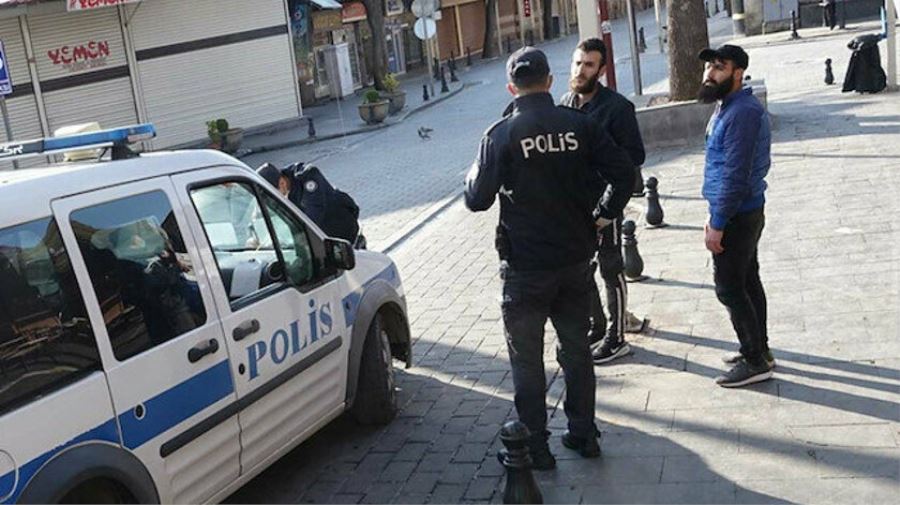 Sokağa çıkma kısıtlamasını ihlal eden sürücüye ceza